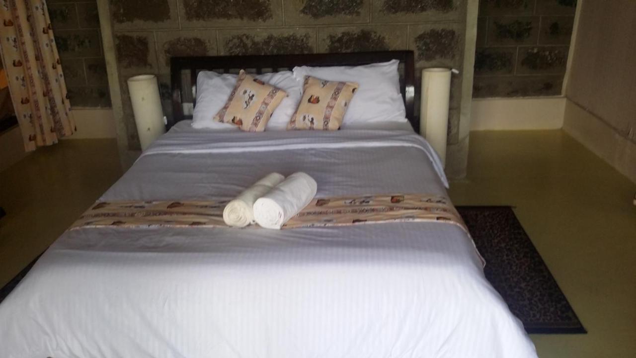 Maili Saba Camp Villa นาคูรู ภายนอก รูปภาพ