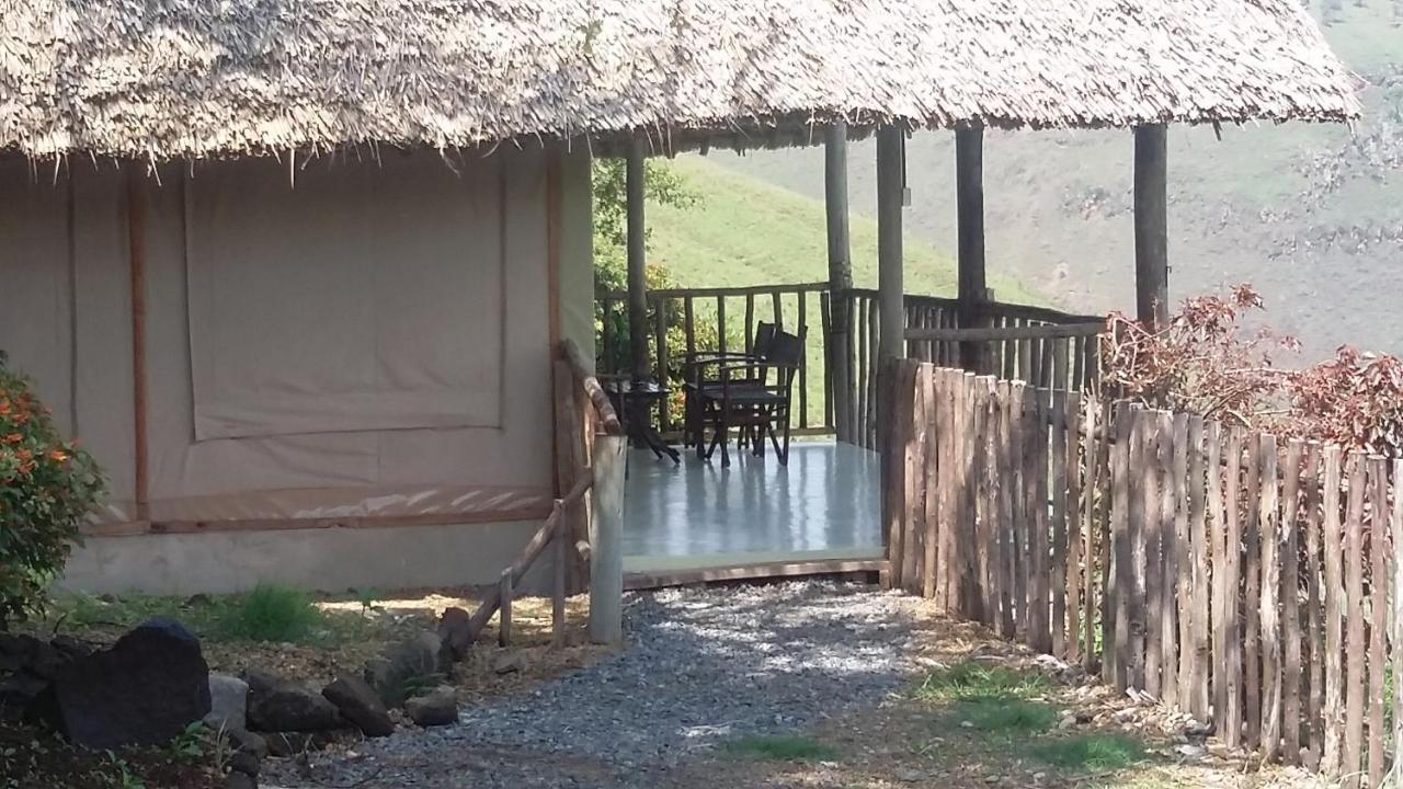Maili Saba Camp Villa นาคูรู ภายนอก รูปภาพ