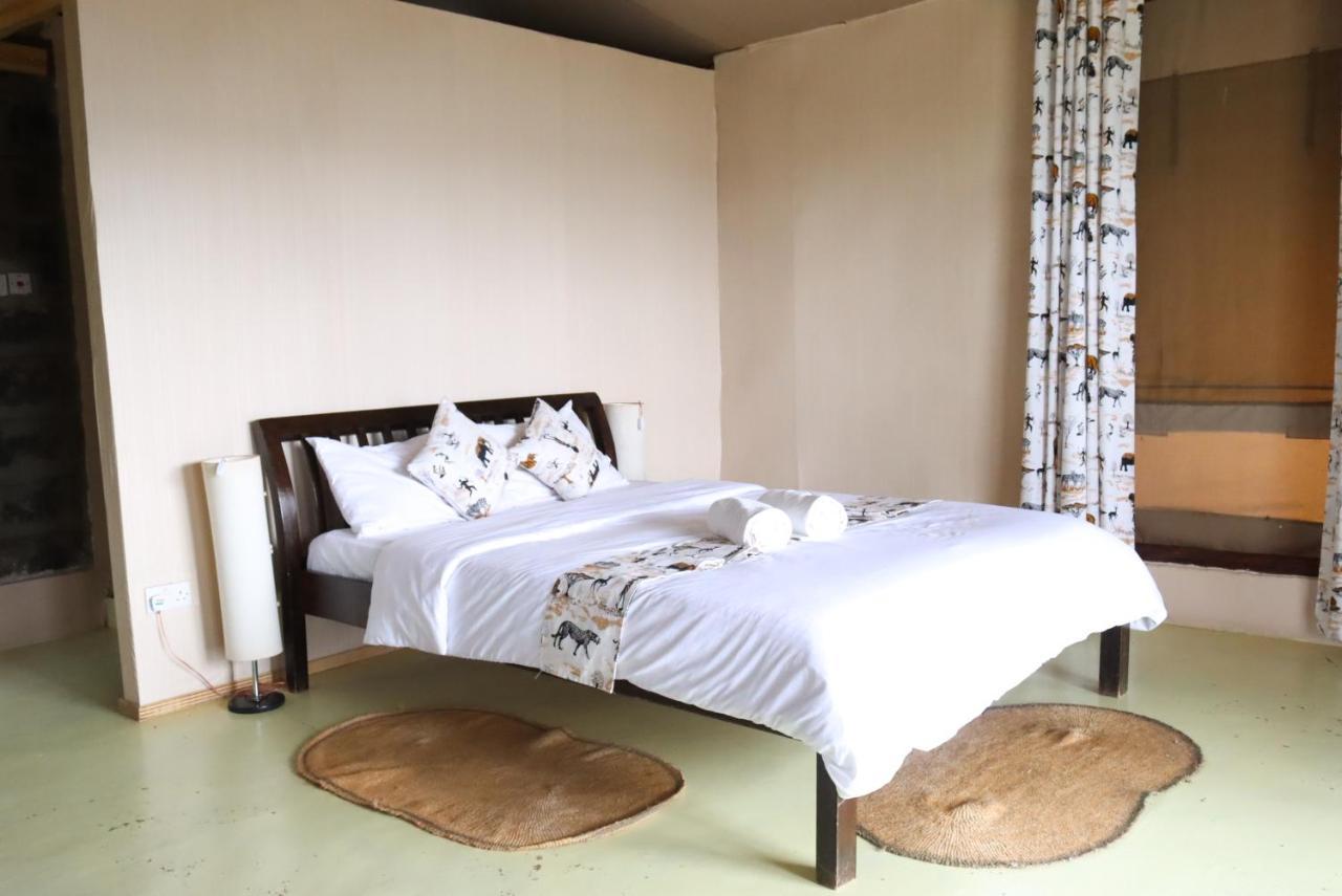 Maili Saba Camp Villa นาคูรู ภายนอก รูปภาพ