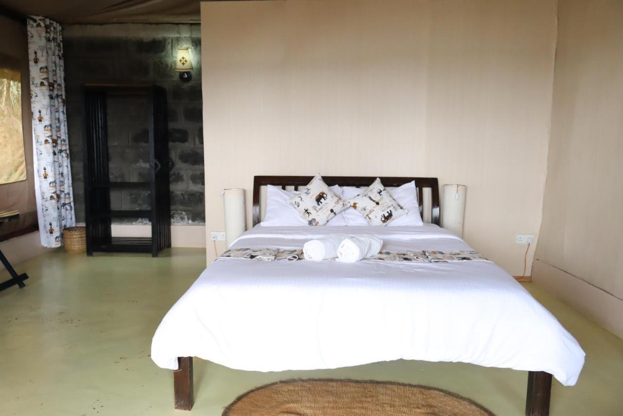 Maili Saba Camp Villa นาคูรู ภายนอก รูปภาพ