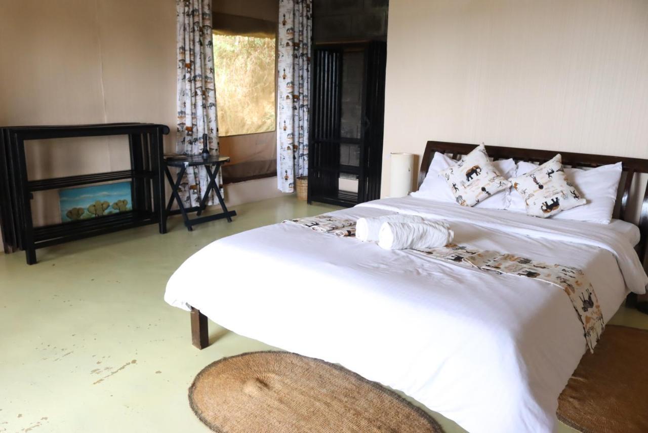 Maili Saba Camp Villa นาคูรู ภายนอก รูปภาพ